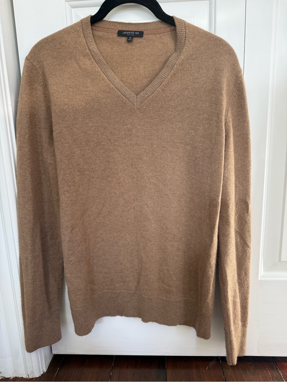 Lafayette 148 New York V-Neck cashmere Sweater in Camel Brown